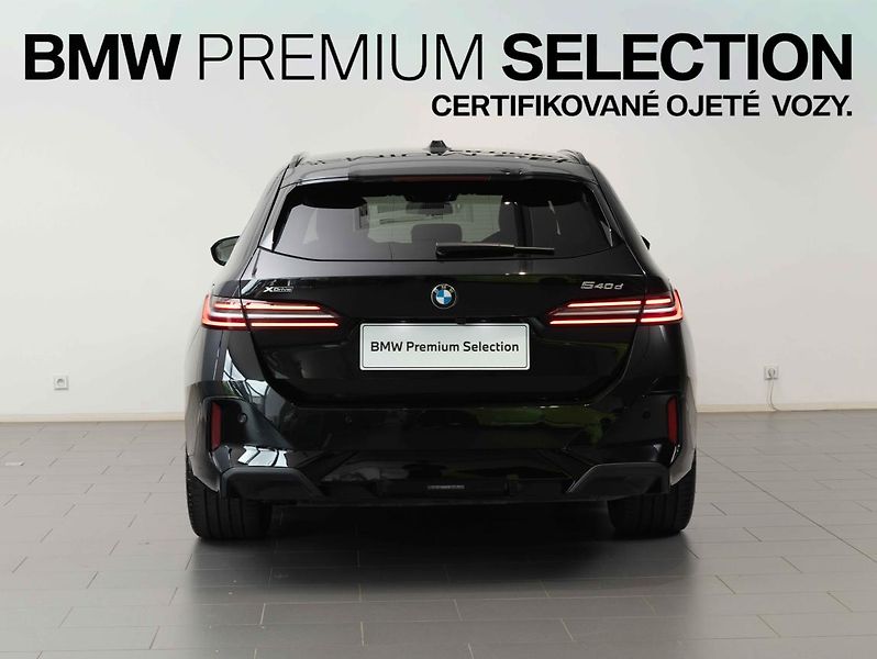 BMW Řada 5 540d xDrive Touring - fotka 3 z 22