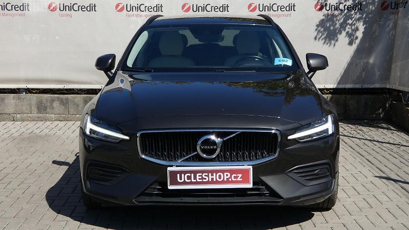 Volvo V60 B4 FWD Momentum Pro Auto - fotka 2 z 24