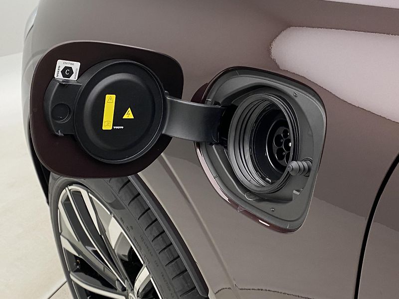 Volvo XC60 T8 AWD RECHARGE DARK ULTRA CZ - fotka 36 z 64
