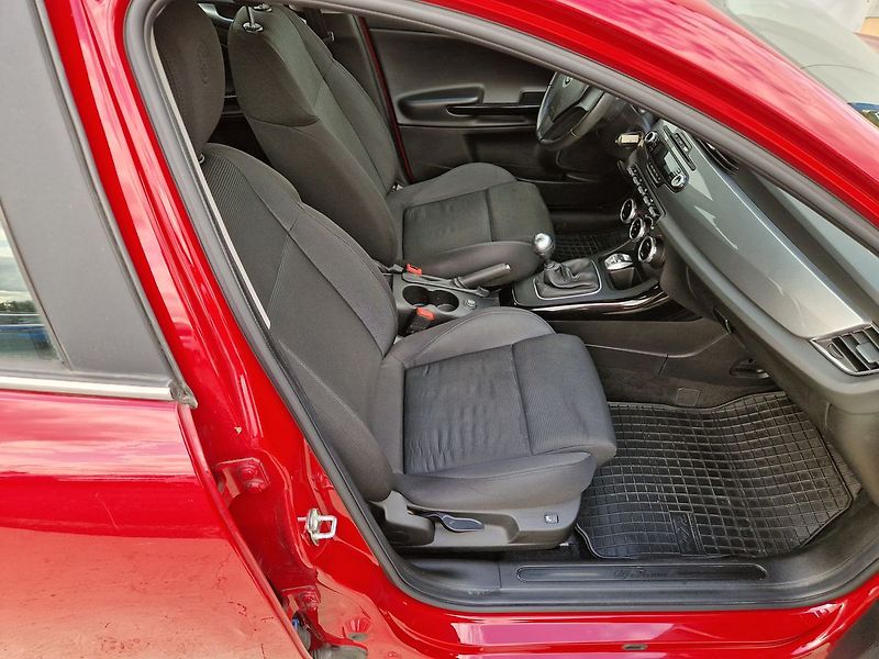Alfa Romeo Giulietta Turismo 1.4 T 120 - fotka 21 z 27