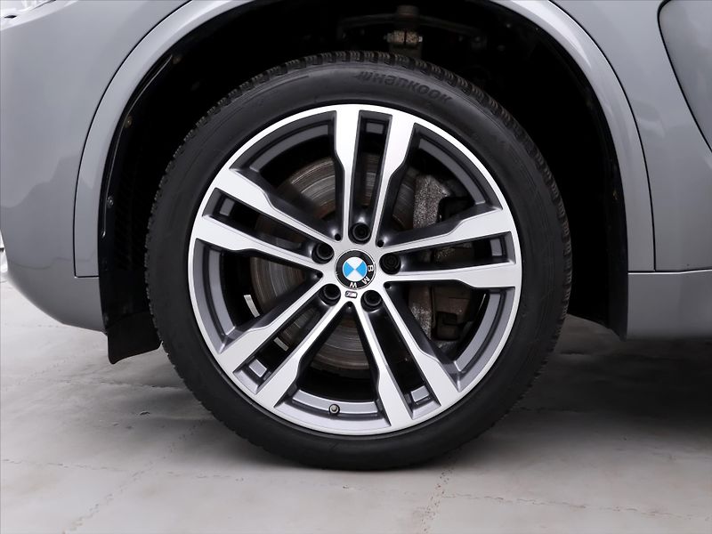 BMW X5 3,0 M50d 280kW xDrive Aut. CZ - fotka 29 z 36