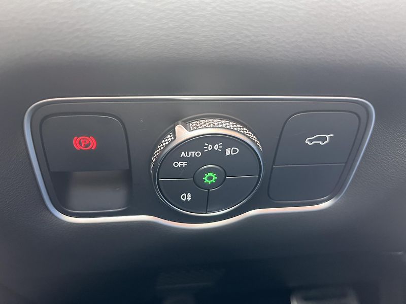 Chery Tiggo 8 (2026) 1,6 ICE UNIQUE demo vůz - fotka 28 z 37