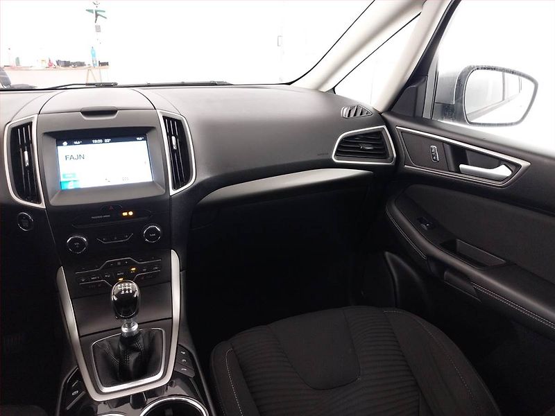 Ford S-MAX (2016) 2.0 TDCi, Serv.kniha - fotka 8 z 22