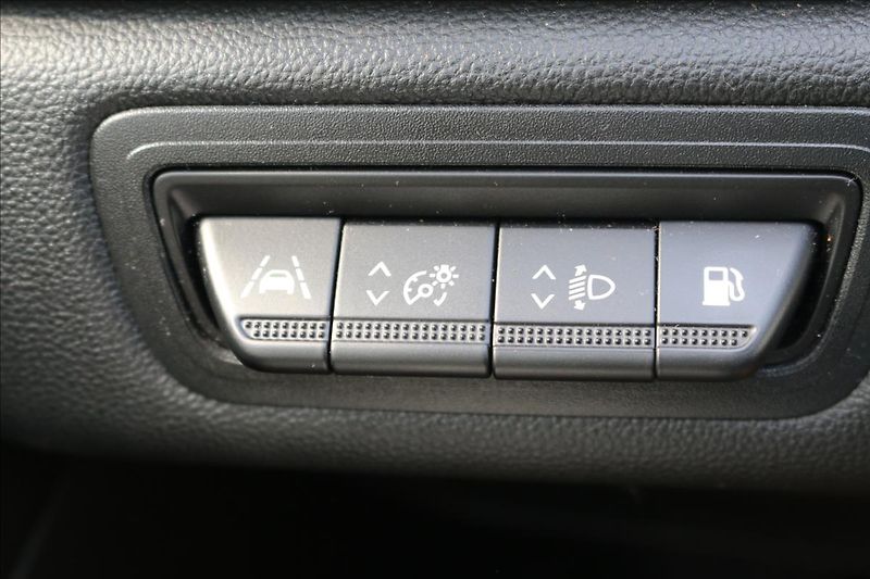 Renault Captur (2020) 1,6 Intens E-TECH Plug-in - fotka 23 z 71