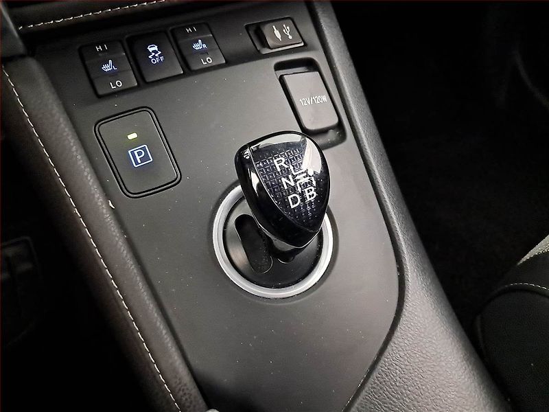 Toyota Auris (2015) Hybrid, Automat, Kůže - fotka 13 z 22