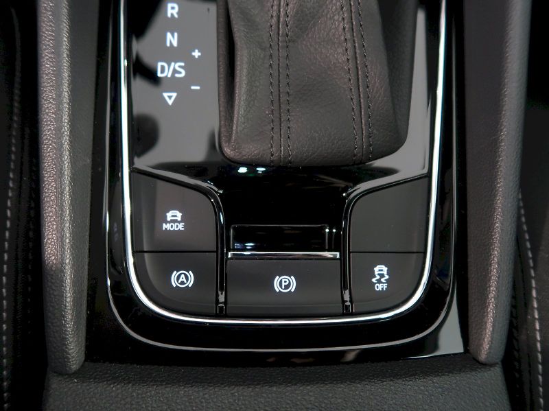 Škoda Karoq (2023) STYLE 1.5TSI 110KW DSG NAVI - fotka 34 z 41
