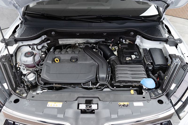 Škoda Karoq 1.5 TSI AMBITION*DPH*ČR 1.MAJ* - fotka 29 z 37