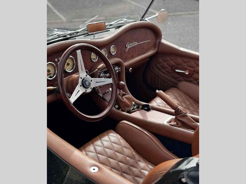 Gordon Roadster je český zakázkový retro a sportovní automobil. Jedná se o velice elegantní vůz se skládací střechou. Výrobce staví tyto vozy na zakázku.