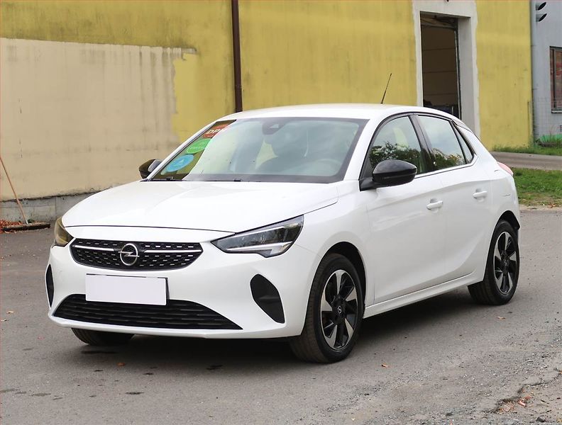 Opel Corsa (2023) Elegance 50 kWh, SoH 100% - fotka 2 z 26