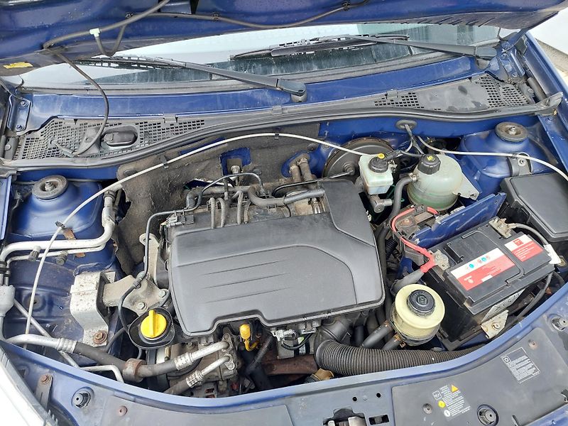 Dacia Sandero (2009) 1.2i-16v - fotka 20 z 25