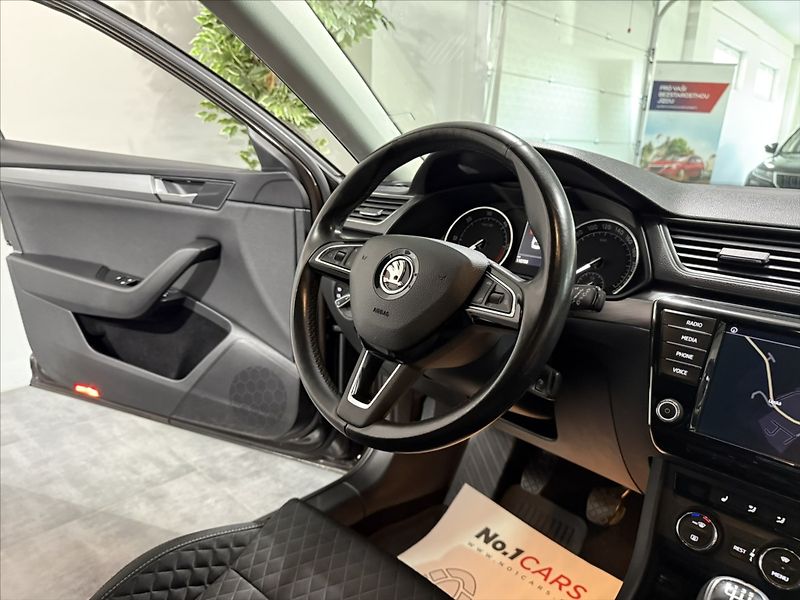 Škoda Superb 2,0   TDI 110kW STYLE 4x4 TAŽN - fotka 28 z 47