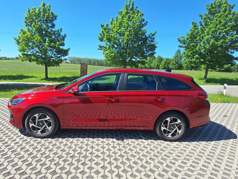 Hyundai i30 (2024) Kombi 1.0 T-GDI Comfort 2024 - fotka 2 z 19