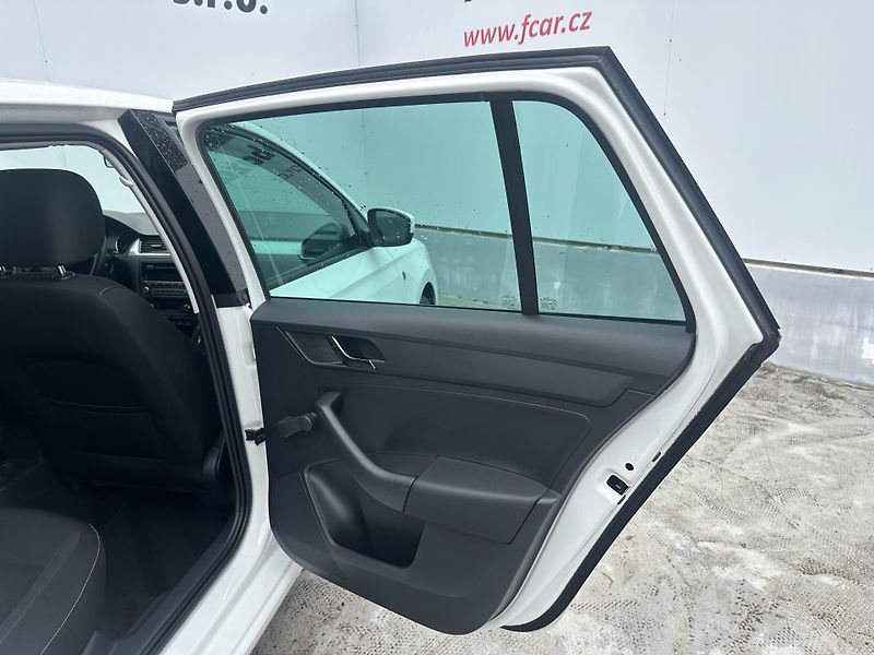 Škoda Rapid (2015) 1.6TDI 66kW ser.knížka - fotka 15 z 23