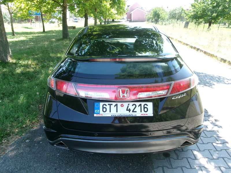 Honda Civic (2009) 1,8 VTEC PANORAMA ČR - fotka 5 z 23