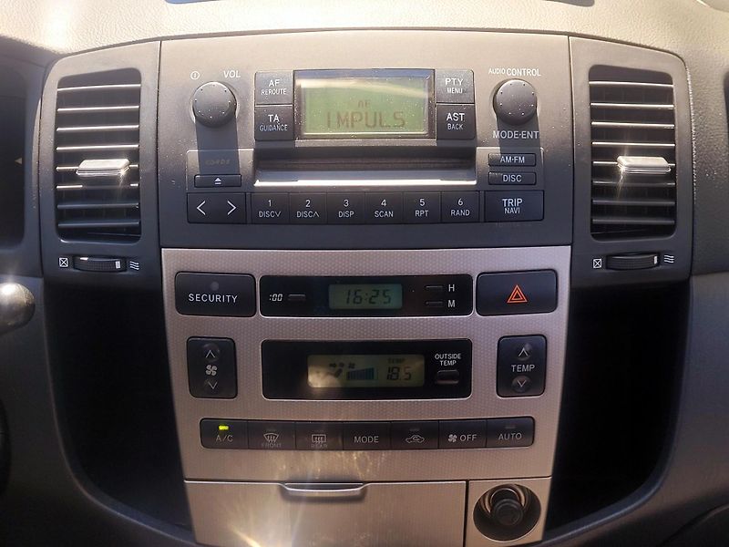 Toyota Corolla Verso 2,0 D-4d AUT.KLIMATIZACE - fotka 36 z 43