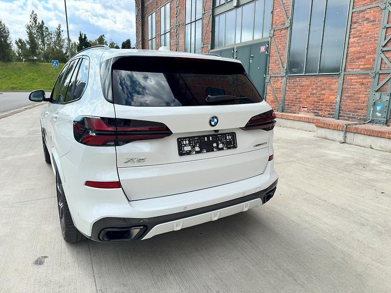 BMW X5 (2024) xDrive 30d M PAKET - fotka 7 z 35