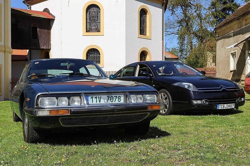 Jarní koulení - sraz automobilů a příznivců značky Citroën na zámku ve Svojšíně na Tachovsku.