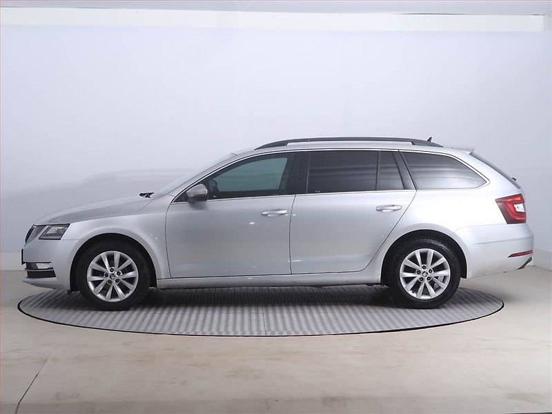 Škoda Octavia (2018) 1.6 TDI, Automat, Navi - fotka 3 z 20