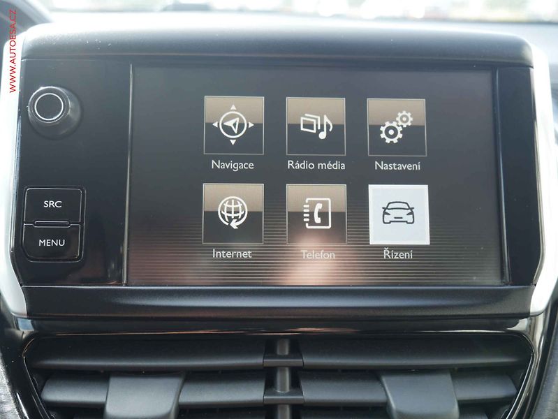 Peugeot 2008 (2016) 1.2PT, 2.maj,ČR, AC, park - fotka 15 z 18