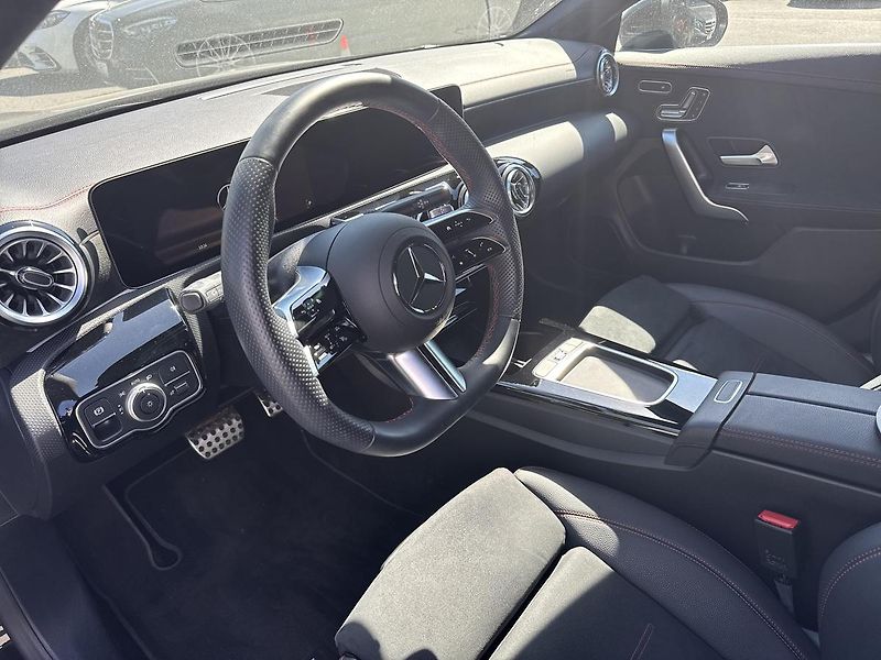 Mercedes-Benz CLA 200, 1.majitel - fotka 10 z 16
