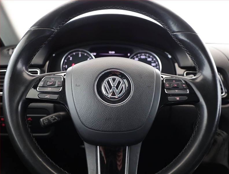 Volkswagen Touareg (2013) 3.0 TDI, 4X4, Automat - fotka 8 z 21