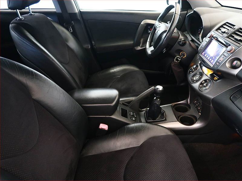 Toyota RAV4 (2011) 2.2 D-4D, 4X4, Tempomat - fotka 9 z 17