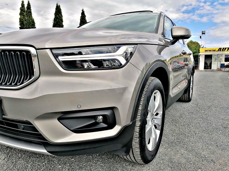 Volvo XC40 (2020) T3 Panorama,Kůže,Winter Paket - fotka 33 z 35