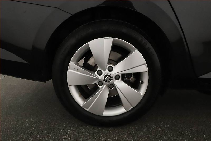 Škoda Superb (2016) 1.6 TDI, Xenony, Tempomat - fotka 15 z 15