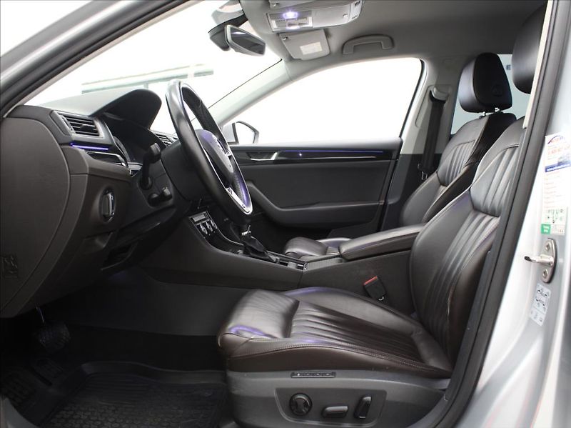 Škoda Superb 2,0 TDi 140kW Laurin & Klement - fotka 6 z 32