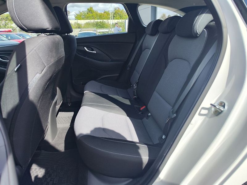 Hyundai i30 1.0 T-GDI/88kW Comfort - fotka 10 z 28