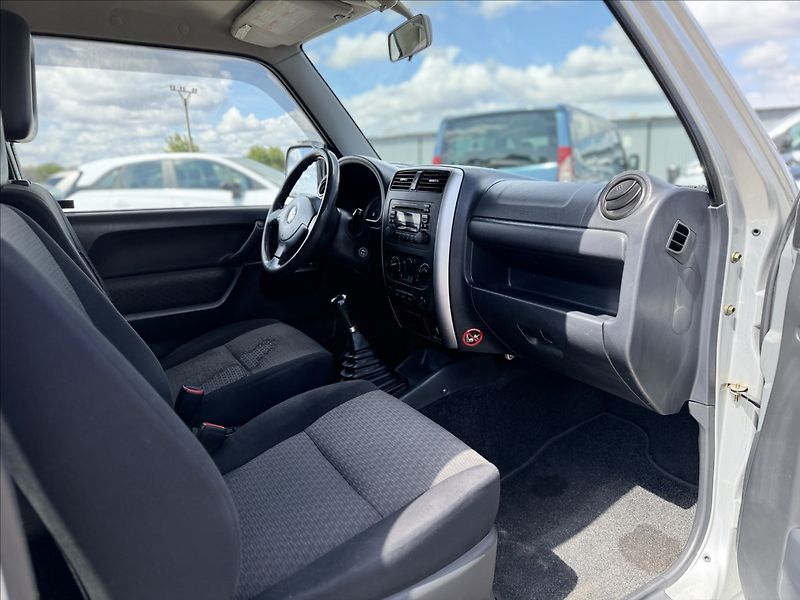 Suzuki Jimny 1,3 VVT 4X4 TAŽNÉ +SADA KOL - fotka 17 z 18