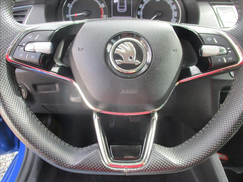 Škoda Fabia 1,0 TSI Black, servis,1.maj,CZ - fotka 29 z 39