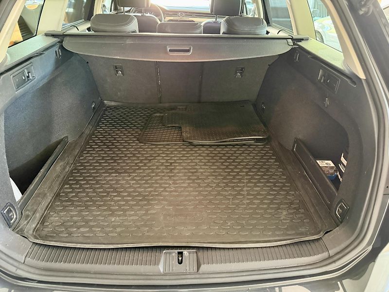 Volkswagen Passat 2.0TDI 110kW - fotka 13 z 17