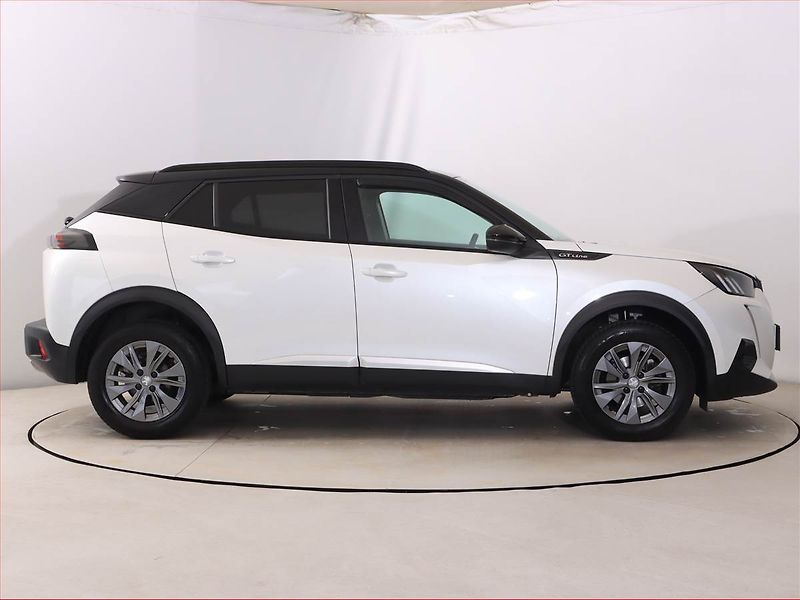 Peugeot 2008 (2020) GT Line 1.2 PureTech - fotka 6 z 19
