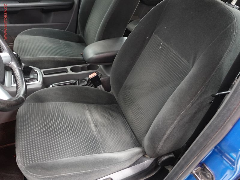 Ford Focus (2005) 2.0TDCi, AC - fotka 9 z 17
