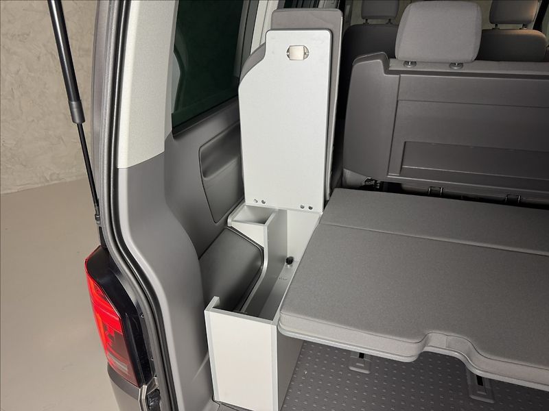 Volkswagen California 2,0 TDi  DSG Beach LED Assist - fotka 13 z 50
