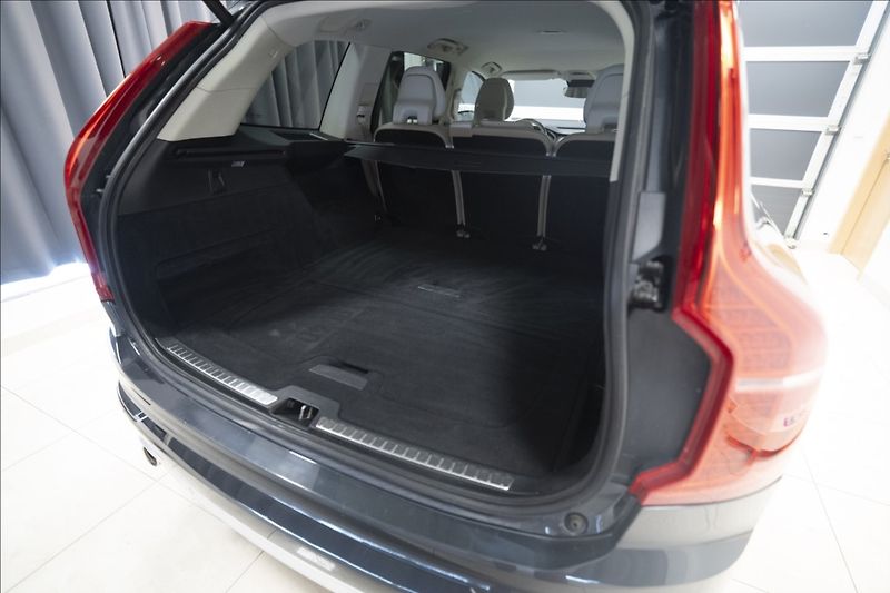 Volvo XC90 2,0 D5 AWD 1. MAJITEL ČR TAŽNÉ - fotka 41 z 44