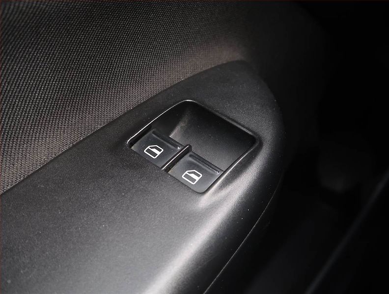 Škoda Octavia (2010) Ambiente 1.6 TDI, Serv.kniha - fotka 14 z 15