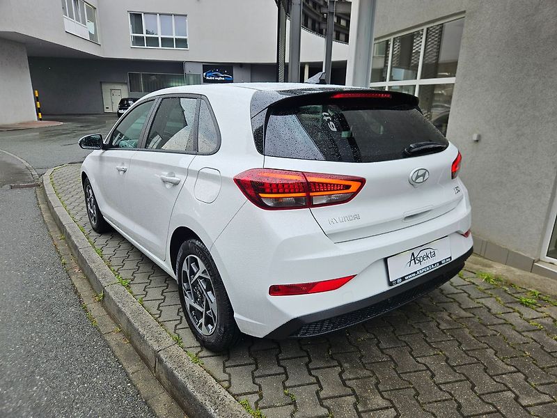 Hyundai i30 1.5i Family, serv.kn., 1.maj. - fotka 3 z 29