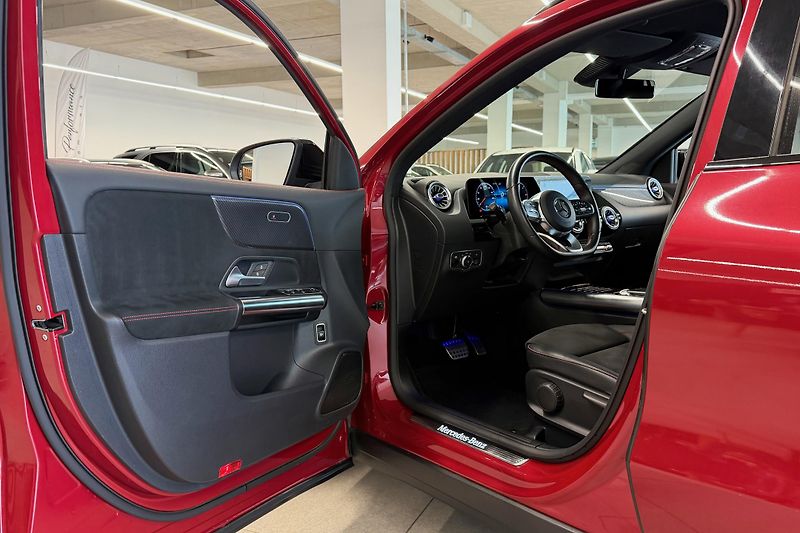 Mercedes-Benz GLA (2021) GLA 220d 4Matic AMG Line - fotka 29 z 121