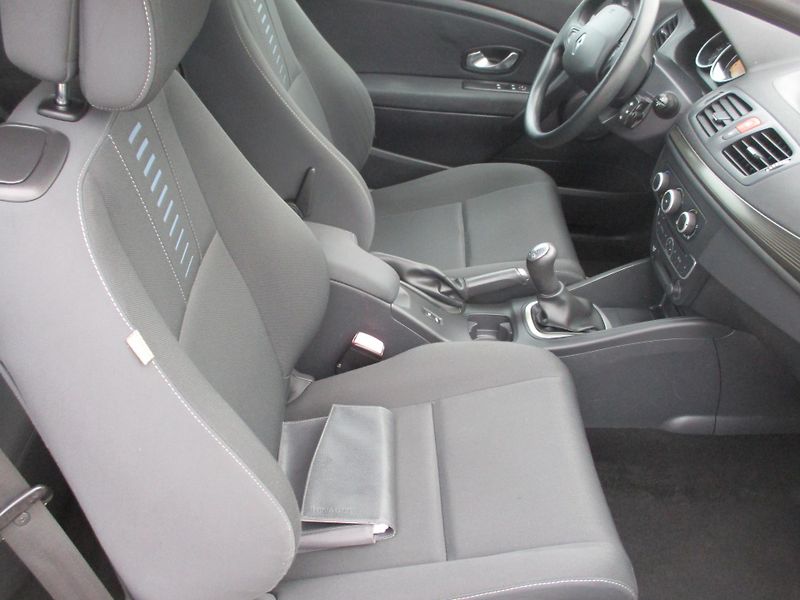 Renault Mégane (2010) Coupe 1,5 TDCi - fotka 6 z 9