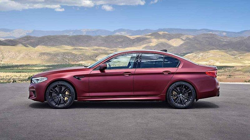 BMW M5.