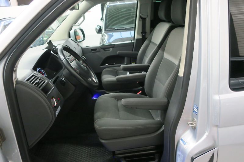 Volkswagen T5 California (2015) 2.0TDI Beach 4Mot. DSG Bi-XEN - fotka 10 z 50