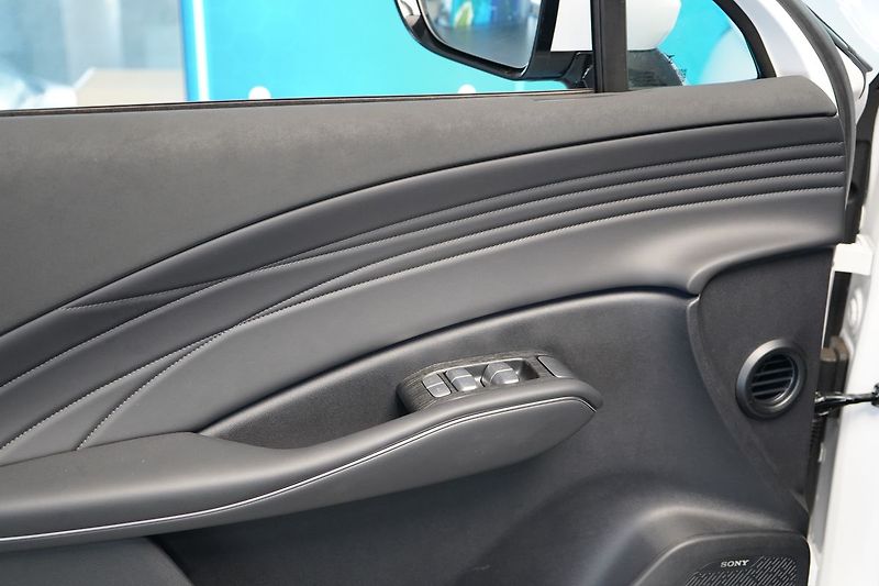 Omoda Ostatní PREMIUM 1.6 T-GDI AWD DCT - fotka 10 z 32