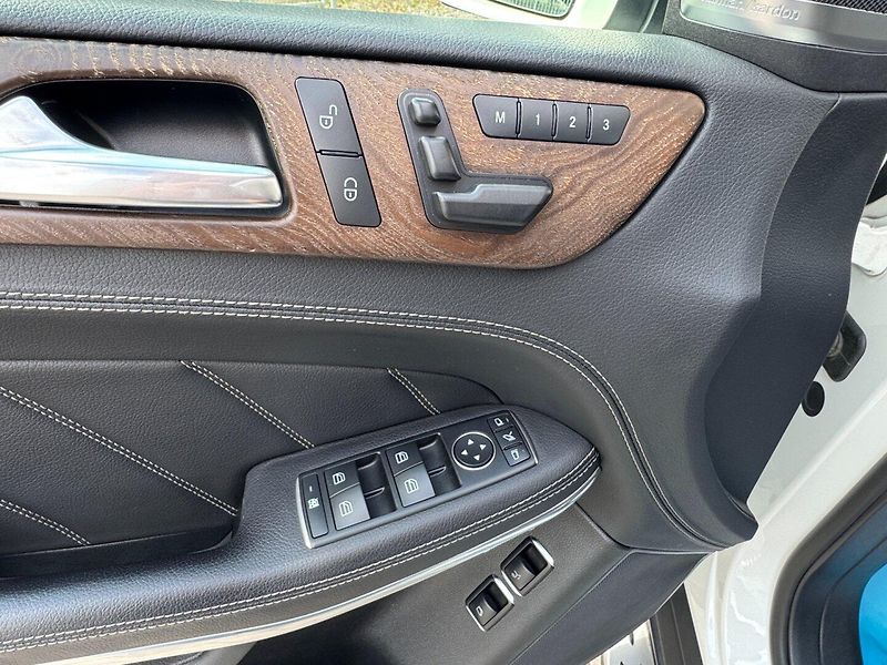 Mercedes-Benz GL (2014) 500 4MATIC - fotka 27 z 42