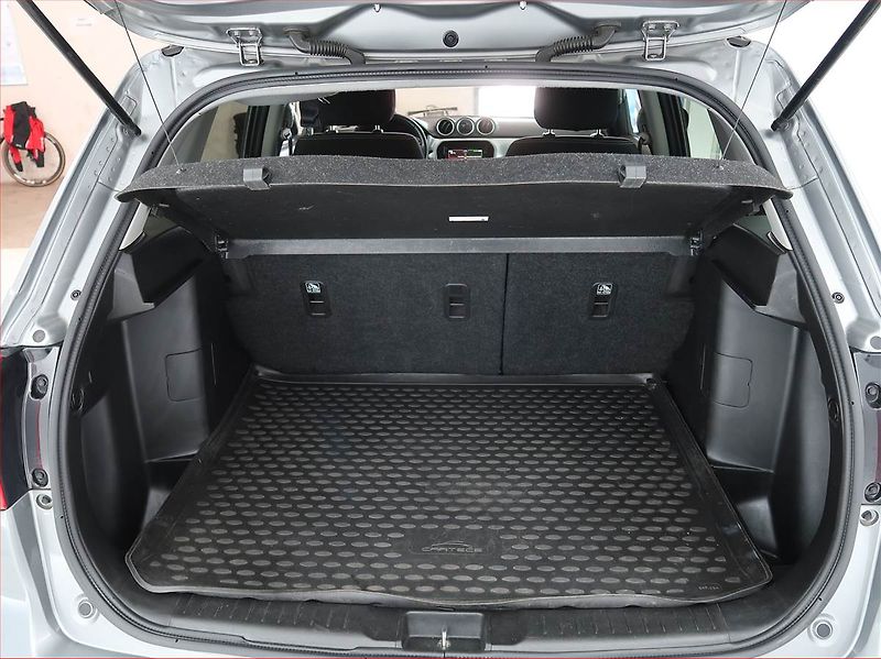 Suzuki Vitara (2018) Premium 1.6 VVT, ČR,1.maj - fotka 14 z 21