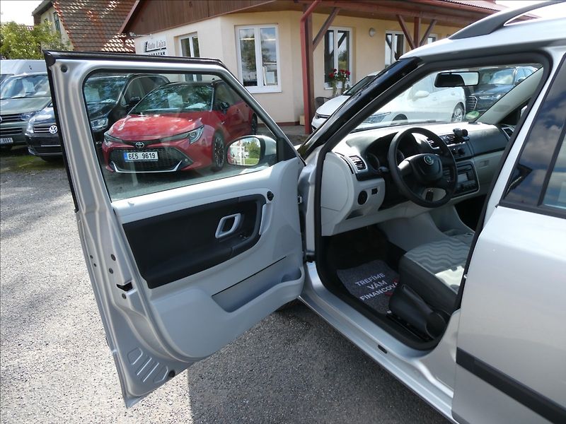 Škoda Fabia 1,6 i 1.MAJITEL,závěs,serviska - fotka 19 z 59