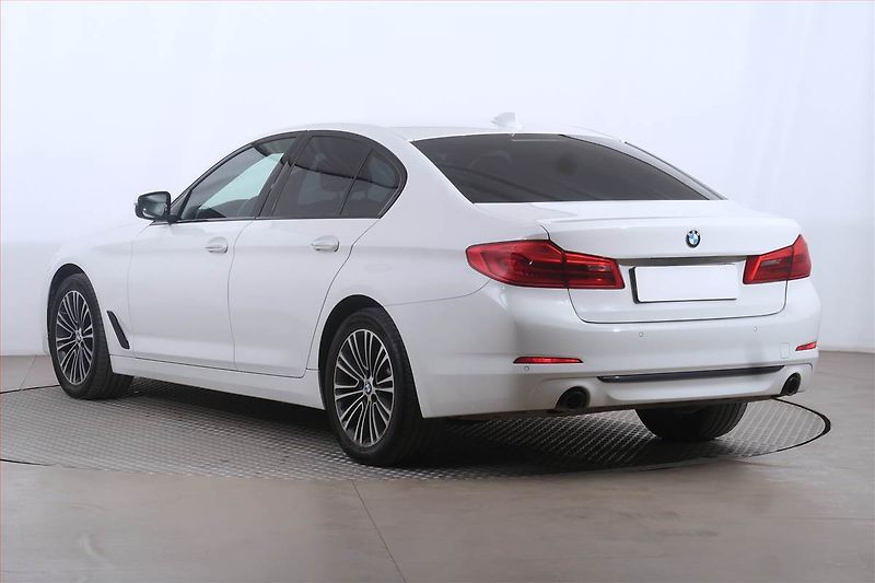 BMW Řada 5 (2017) 520d, Serv.kniha, Kůže, Navi - fotka 4 z 23