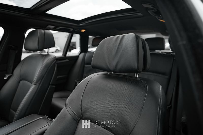 BMW Řada 5 (2013) M550d xDrive 280kW Touring - fotka 22 z 51