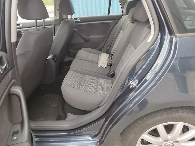 Volkswagen Golf (2010) V,1.6i,volat-608 081 843 - fotka 10 z 14
